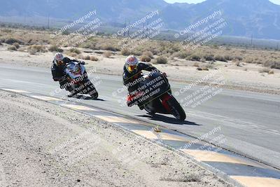 media/Dec-01-2025-Moto Forza (Mon) [[2daa91e15f]]/3-Beginner Group/Session 3 (Turn 16 Inside)/